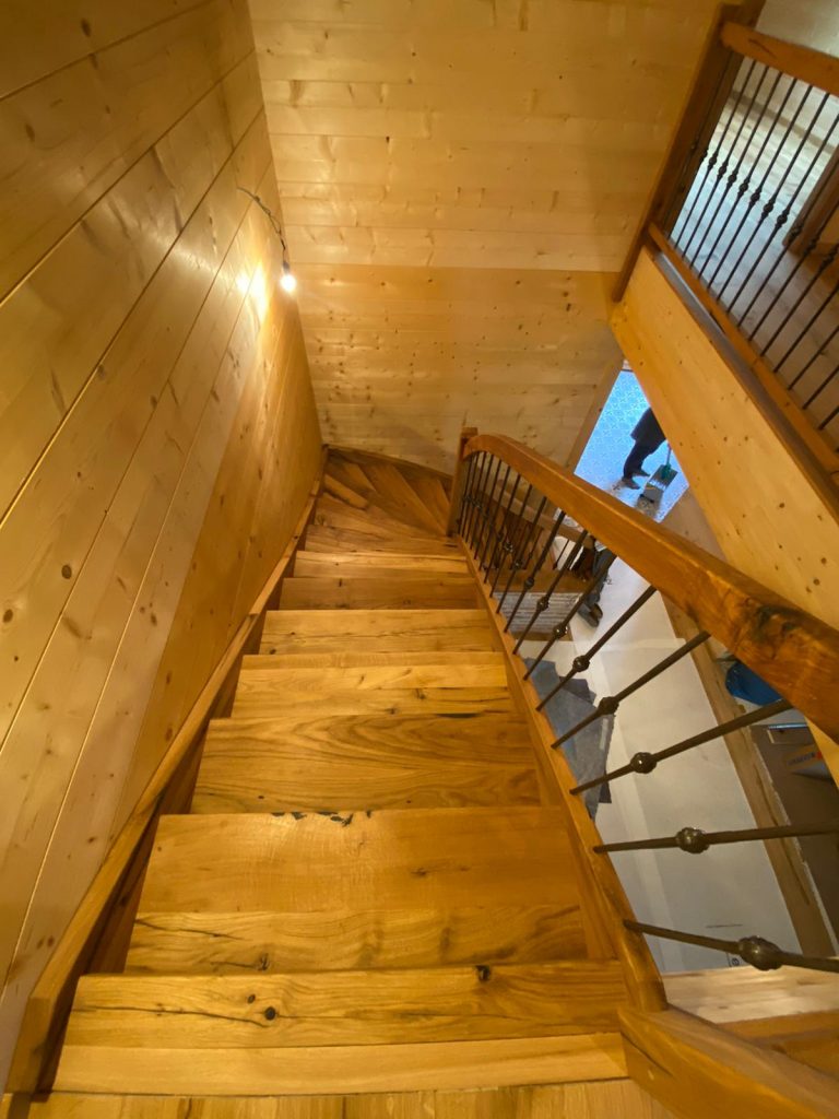Eingestemmte Treppe in Eiche Altholz (7)